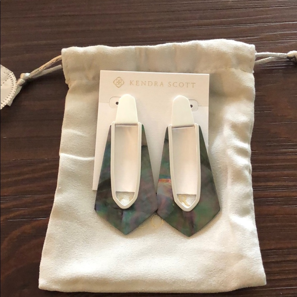 Brand new Kendra scot earrings
